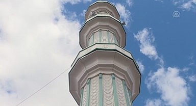Şiddetli Rüzgarlar, İzmir'de Bir Minareyi Salladı: Cami Derneği Başkanı 'Normal' Dedi