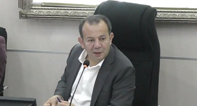 Tanju Özcan Belediye Meclisi'nde Dalga Geçti: Ben Tanju, Geliyorum