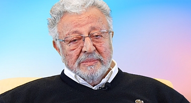 Tiyatrocu Metin Akpınar'dan 'Aşırı Nitelikli' Siyasi Analiz: Rüzgârsız Havada Bir Fırıldak Dönüyorsa Mutlaka Bir Üfleyeni Vardır