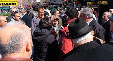 Üsküdar'da Sokak Röportajı Yapan 'Kendine Muhabir' Kanalının Kadın Muhabiri, Mürtecilerin Saldırısına Uğradı