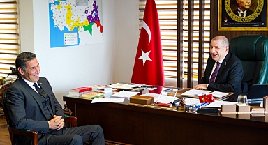 Zafer Partisi Lideri Ümit Özdağ, Eski MHP'li Sinan Oğan ile Poz Verdi