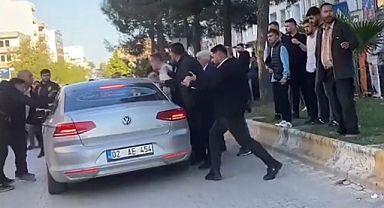 Adıyaman'da AKP'liler, CHP Konvoyundaki Bir Araca Saldırdı