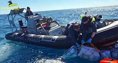 Akdeniz'de Su Üzerinde Yüzen 2 Ton Kokain Böyle Ele Geçirildi