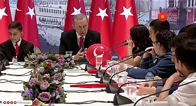 AKP Genel Başkanı, Küçücük Çocuğa 'Ne Yapacağız Muhalefeti' Diye Sordu; Çocuk, 'Nasıl Yani' Diyerek Yanıtladı