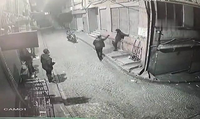 AKP Türkiyesi: İstanbul'da Sokak Ortasında Adam Öldürdü