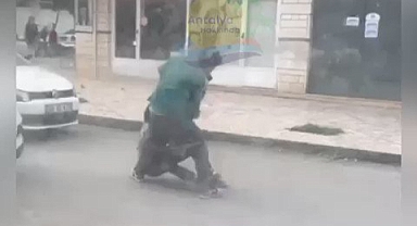 Alanya'da Bir Erkek, Tartıştığı Kadına Sokak Ortasında Yumruklarla Saldırdı