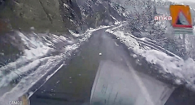 Artvin'de Korkutan Heyelan: Kayaların Altında Kalmaktan Son Anda Kurtuldu
