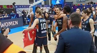 Çekya'da, ÇBK Mersin Yenişehir Belediyesi Basketbolcularının Türk Bayrağı Açmasına İzin Vermediler