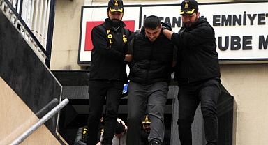 CHP İstanbul İl Başkanlığı'na Saldırıda Gözaltına Alınan 4 Şüpheli Adliyeye Sevk Edildi