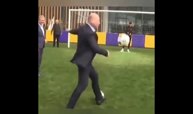 Deprem Bölgesinde Bastonla Gezen Soylu, İstanbul'da Futbol Oynadı
