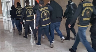Depremzedelere Yardım Bahanesiyle Dolandırıcılık Yapan 7 Kişi Tutuklandı