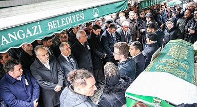 DSP Liderine Cenazede Protesto: Üç Koltuğa Partiyi Sattılar