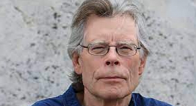 'Erkekler Hamile Kalamaz' Diyen Stephen King, 'Transfobik' Olmakla Suçlanıp Linç Edildi