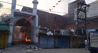 Hindistan'ın Biharşerif Bölgesindeki Bir Cami, Aşırılıkçı Hindular Tarafından Kundaklandı