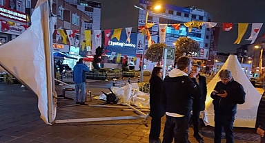İYİ Parti'nin Esenler Seçim Standına Saldırı: Sivil Zabıta Ekipleri Standı Yıktı