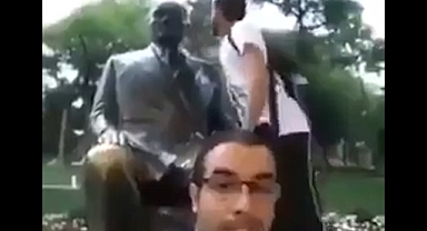 Kaçak Göçmenler Atatürk Büstünü Tokatladı