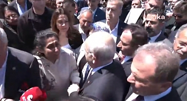 Kılıçdaroğlu'ndan Duygusal Ziyaret: Babamın da Mezarını Ziyaret Edin; CHP'liydi, Hepsinin Öğretmeniydi