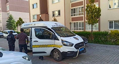Konya'da Emekli Bir Polis, Eşi ile Çocuklarına Silahla Saldırdı: Kadın Ağır Yaralı