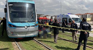 Konya'da Tramvay Faciası: Suriyeli Anne Hayatını Kaybetti, Çocuğu Ağır Yaralandı