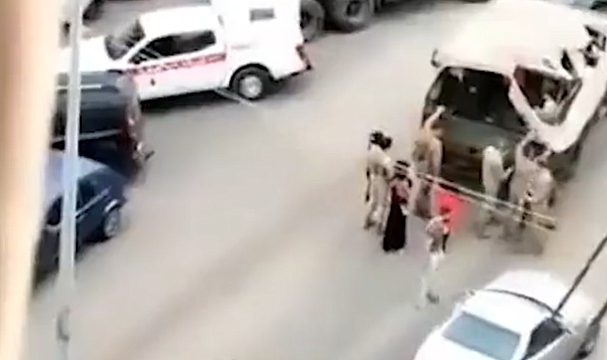 Lübnan Ordusu Suriyelileri Evlerinden Zorla Çıkartarak Suriye'ye Göndermeye Başladı
