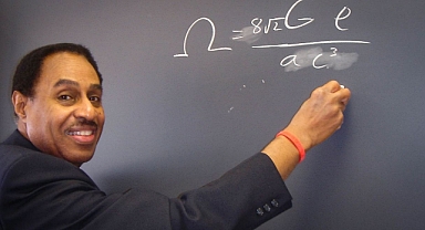 Ölen Babasını Kurtarmak İçin Zaman Makinesi Yapan Profesörün İlginç Hikayesi