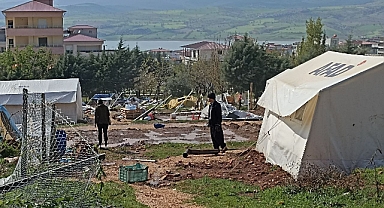 Pazarcık'ta Şiddetli Fırtına: 1 Depremzede Çocuk Hayatını Kaybetti, 34 Kişi Yaralandı