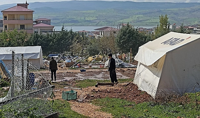 Pazarcık'ta Şiddetli Fırtına: 1 Depremzede Çocuk Hayatını Kaybetti, 34 Kişi Yaralandı