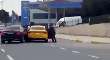 Pendik'te Bir Otomobil Sürücüsü, Tartıştığı Taksiciyi Ezmeye Kalktı