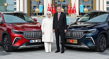 Tayyip Erdoğan ve Emine Erdoğan'ın TOGG İçindeki Diyaloğu Gündem Oldu: Ben Kaptanım, Kaptana Uyacaksın
