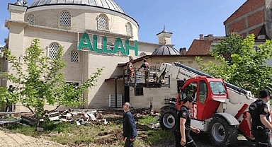 AKP'li Çorum Belediyesi, 'Yol Yapımı' Gerekçesiyle Cami Yıktı, Vatandaş ise Yıkıma Tepki Gösterdi