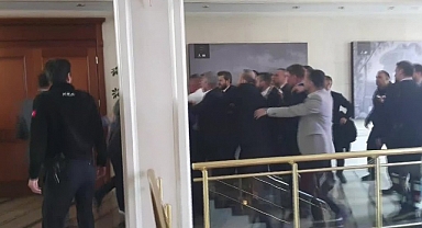 AKP'li İBB Meclis Üyesi, Gazeteci Ali Macit'i İBB Binasında Darp Etti