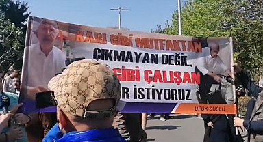 AKP'nin İstanbul Mitinginde Açılan Pankart Tepki Çekti