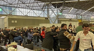 Amsterdam'da Oy Verme Süreci Kavgalı Bitti
