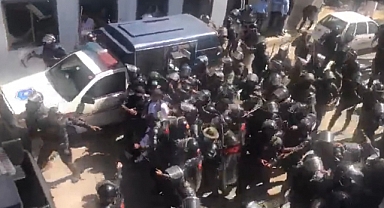Eski Pakistan Başbakanı İmran Han, Paramiliter Birlikler Tarafından Tutuklandı