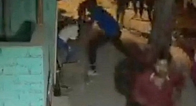 Hindistan'da 16 Yaşındaki Kız, Defalarca Bıçaklanarak ve Kafası Taşla Ezilerek Öldürüldü