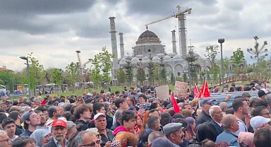 İmamoğlu'nun Konya Mitingine Gelenler 'Bomba Araması Var' Denilerek İçeri Alınmıyor