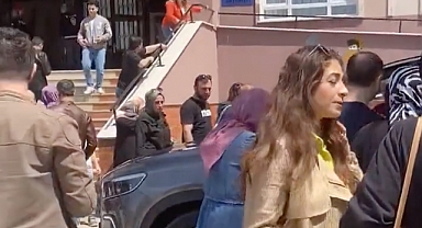 Kocaeli Gölcük'te Okulun Önüne TOGG Çekildi