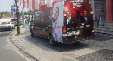 Mürteci Yeniden Refah Partisi'nin Seçim Aracında Kadın Adayın Fotoğrafı Yer Almadı: Karartma Uyguladılar