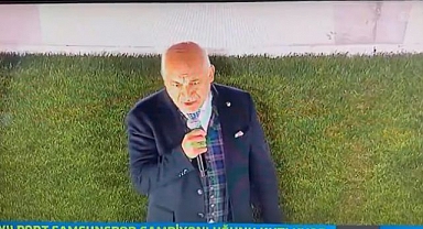 Samsunspor'un Şampiyonluk Kutlamalarına Katılan AKP'li Mehmet Muş Yuhalandı, TRT Yayını Kesti