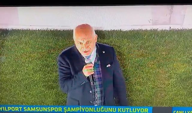 Samsunspor'un Şampiyonluk Kutlamalarına Katılan AKP'li Mehmet Muş Yuhalandı, TRT Yayını Kesti