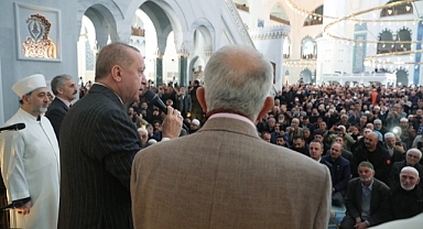 Seçim Çalışmalarına Camide Devam Eden Erdoğan, Cemaate 'Fetih' Çağrısı Yaptı