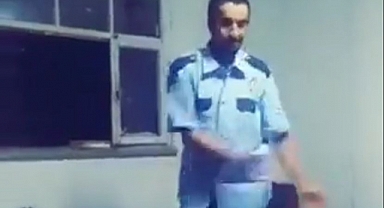 Afgan Kaçak Polis Üniforması Giyerek Dans Etti