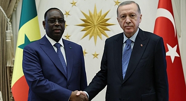 Ana Muhalefet Liderini Tutuklatıp İnterneti Kısıtladıktan Sonra Erdoğan'ı Kutlamak İçin Türkiye'ye Geldi