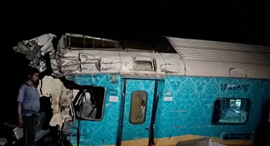 Hindistan'da Trenler Çarpıştı: 171 Ölü, Yüzlerce Yaralı