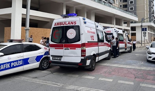 İstanbul'da Tramvay ile Kamyon Çarpıştı: 5 Yaralı