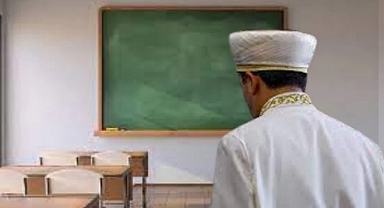 İzmir'de Okullara 'Manevi Danışman' Adı Altında Din Görevlileri Atandı