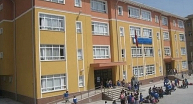 Okul Bahçesindeki 'Bilim Şenliği ve Fetih' Programına İmam Getirip Kuran Okuttular