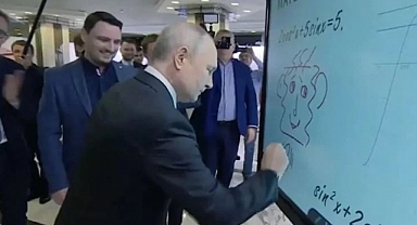 Putin'in Akıllı Tahta Performansı Alay Konusu Oldu