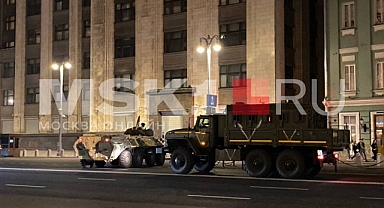 Rusya'da Darbe Teşebbüsü: Moskova Sokaklarında Askeri Hareketlilik 
