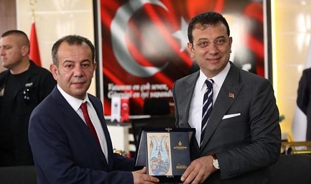 Tanju Özcan'dan Ekrem İmamoğlu'na Destek: Genel Başkanımızın Büyüklük Yapmasını Bekliyoruz, Değişim Sıkıntılı Olmamalı